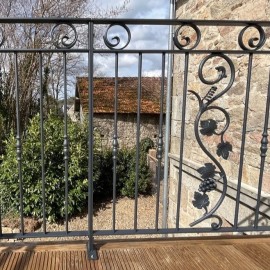 Garde-corps fer forgé avec cercle en acier