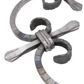 Décor en fer forgé martelé 250 x 250 mm en acier carré de 8 mm