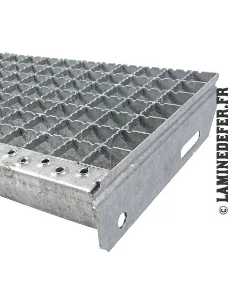 Marche caillebotis acier 800x270 antidérapante