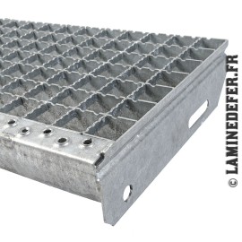 Marche caillebotis acier 800x270 antidérapante